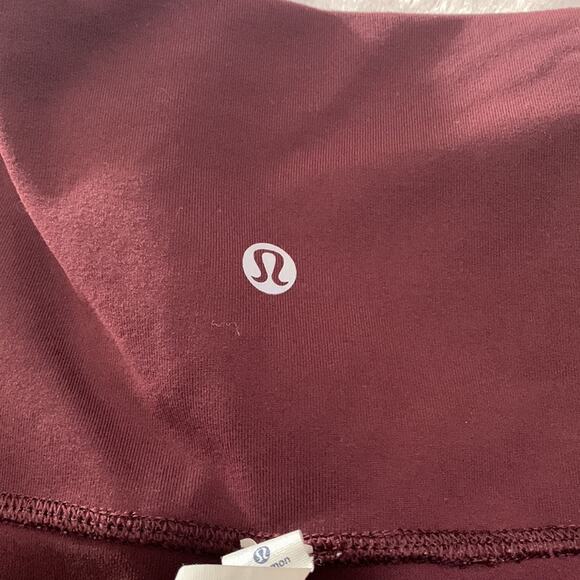 Lululemon Boogie short size 6 reversible roll down wind berry burgundy shorties - Picture 6 of 9